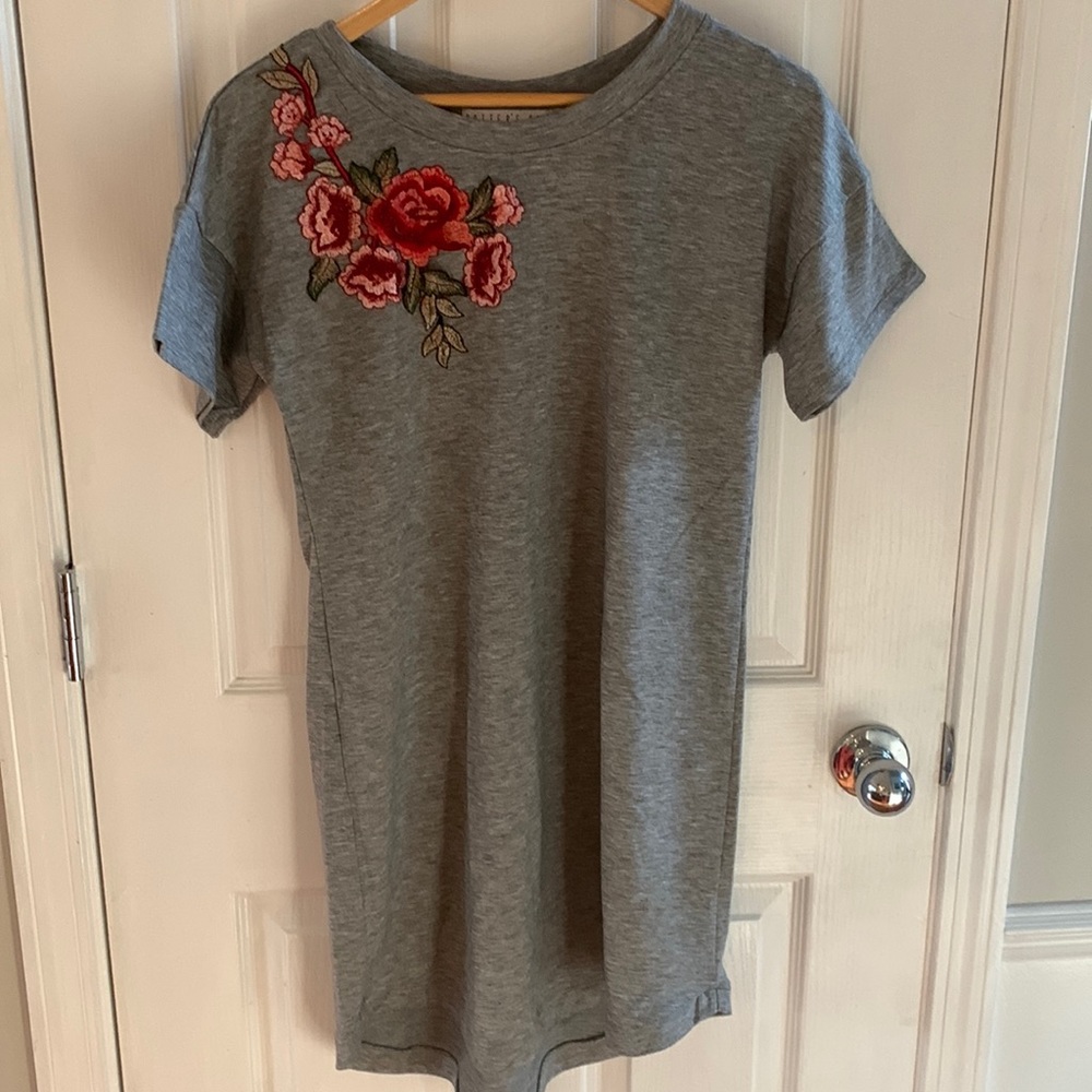 Beautiful t-shirt dress, small